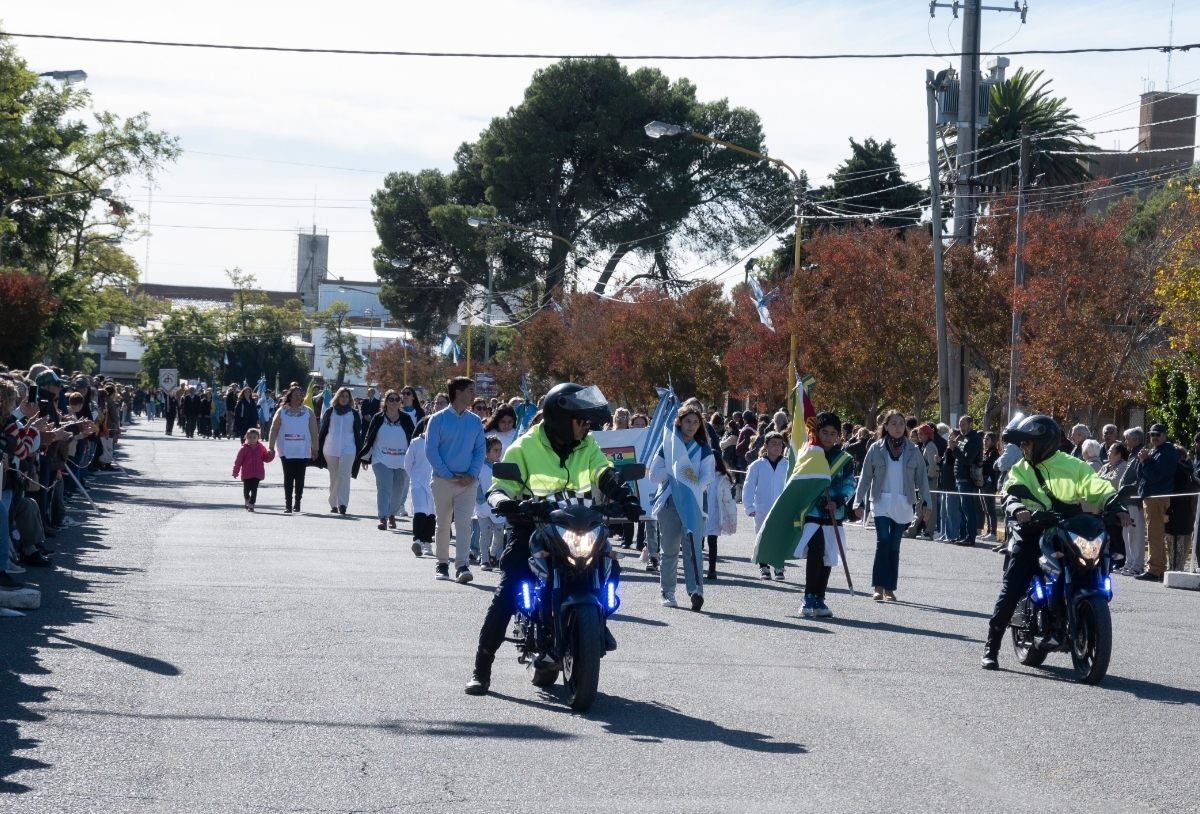 La semana del 141° aniversario de Tres Arroyos finalizó con el Desfile Cívico