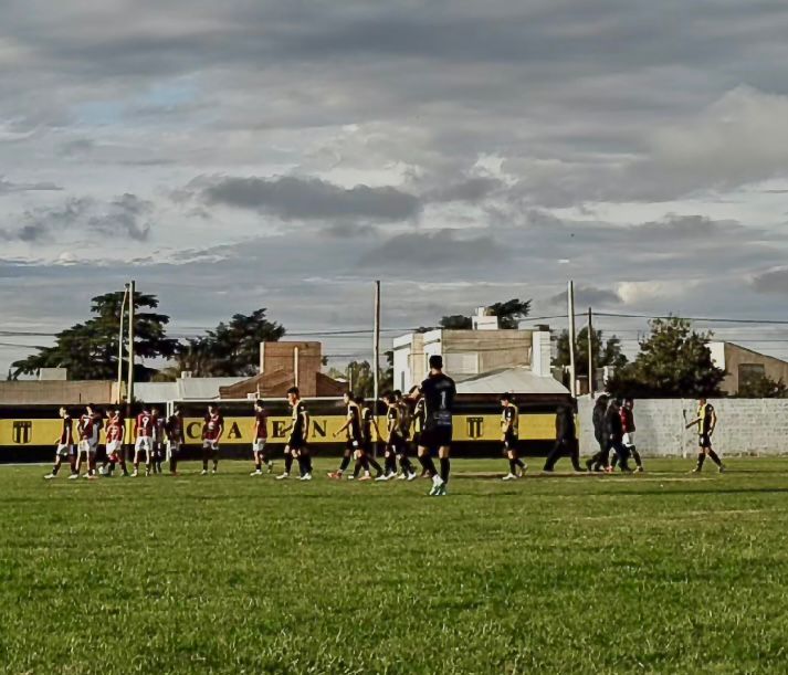Fútbol de Primera: Huracán Ciclista recuperó la cima del Apertura 