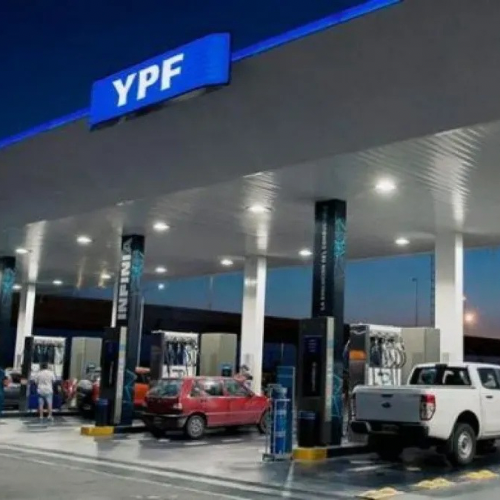 Cargar nafta de madrugada será más barato: YPF implementa precios variables por hora
