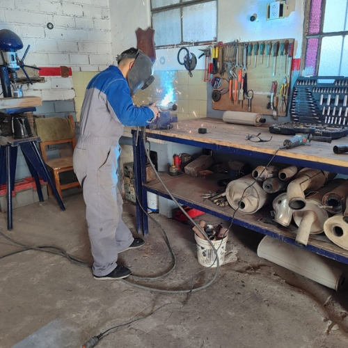 Abrió sus puertas “Auto Escapes Los Hermanos” en Azcuénaga 864