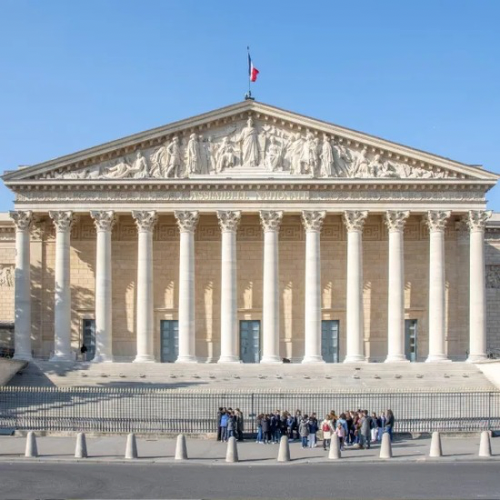 Francia avanza con una ley para prohibir las redes sociales a menores de 15 a&ntilde;os