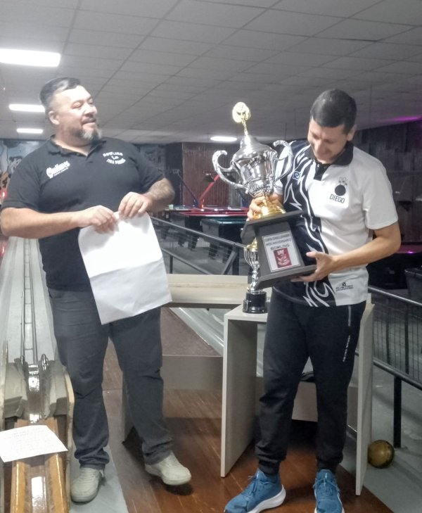 Diego Escobar se consagr&oacute; campe&oacute;n del Torneo Aniversario de bowling