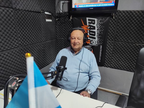 Carlos S&aacute;nchez: &ldquo;Volv&iacute; para acompa&ntilde;ar, por ahora&rdquo;